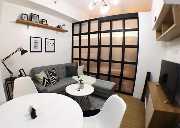 Apartment Airy W Balcony, Netflix, 3 Pools, Sleeps 3
