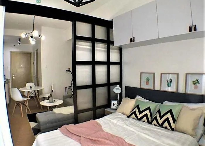 Airy W Balcony, Netflix, 3 Pools, Sleeps 3