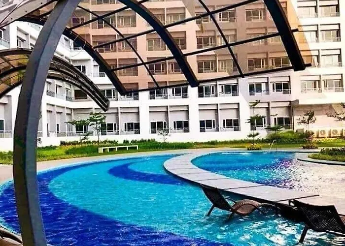 Airy W Balcony, Netflix, 3 Pools, Sleeps 3 *