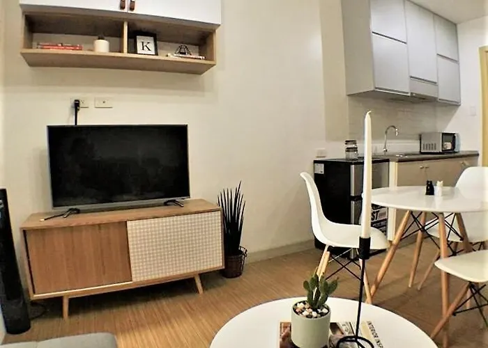 Airy W Balcony, Netflix, 3 Pools, Sleeps 3 Apartment Manila