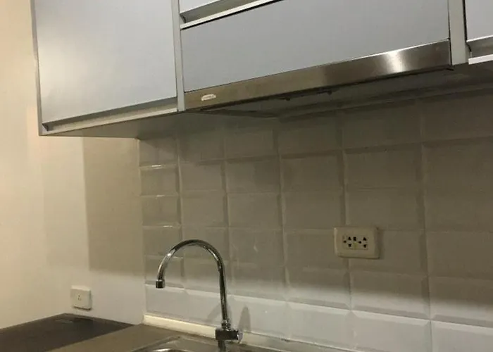 Airy W Balcony, Netflix, 3 Pools, Sleeps 3 * Manila