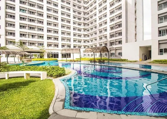 Airy W Balcony, Netflix, 3 Pools, Sleeps 3 Apartment