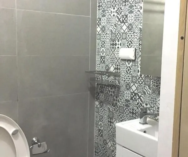 Airy W Balcony, Netflix, 3 Pools, Sleeps 3 Manila